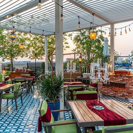 Radisson Dubai Damac Hills Hotel Eksteriør billede