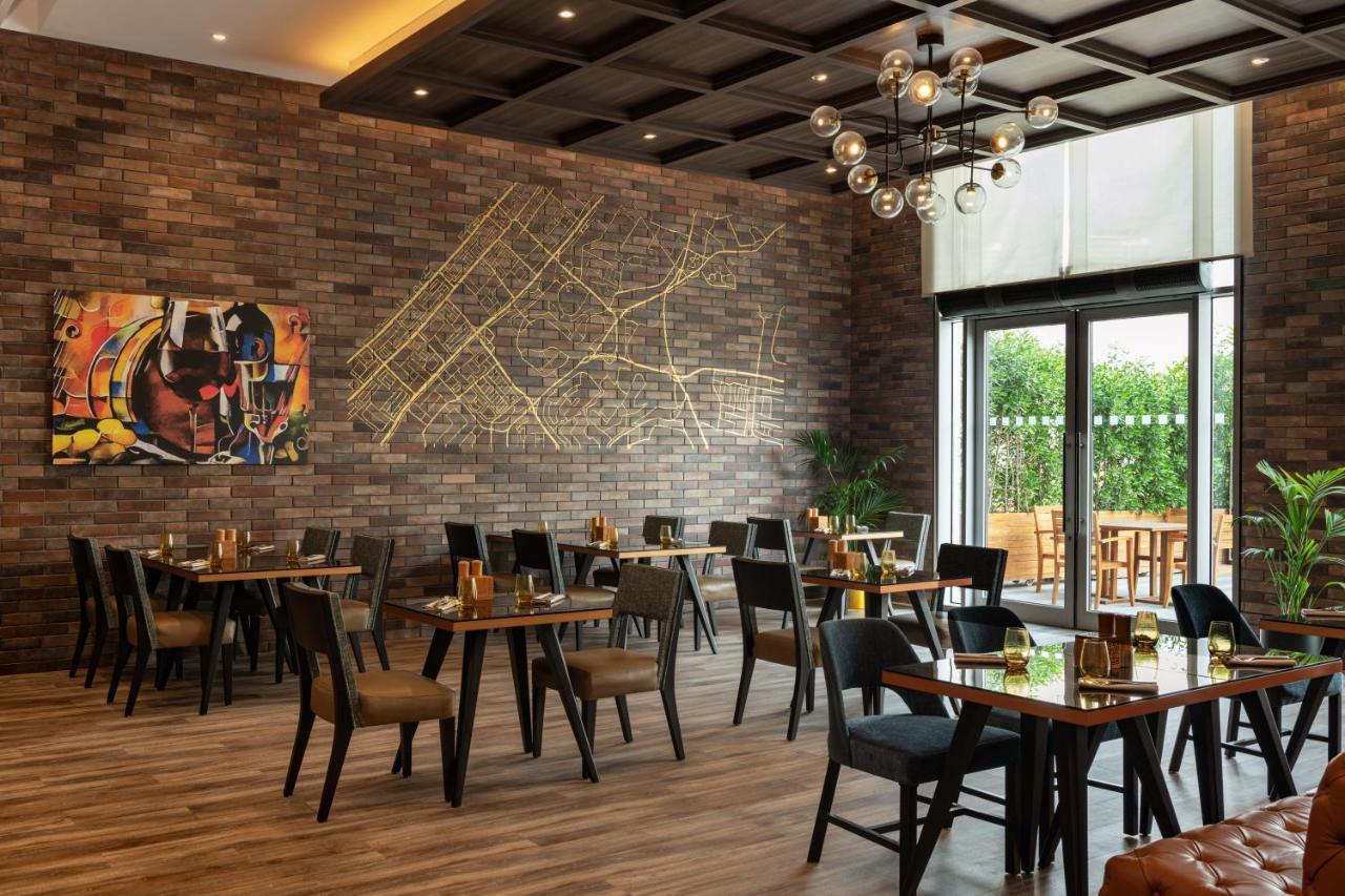 Radisson Dubai Damac Hills Hotel Eksteriør billede
