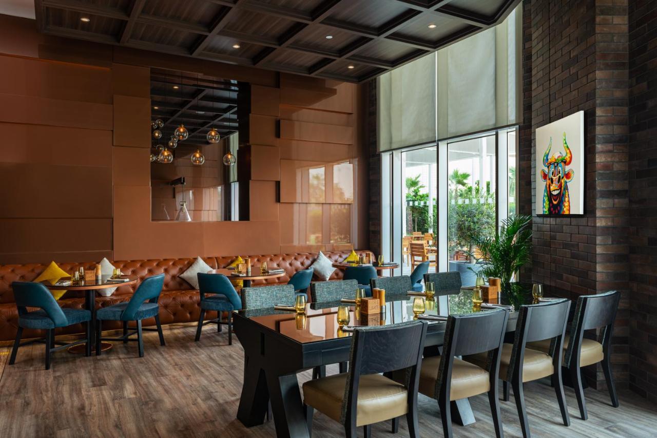 Radisson Dubai Damac Hills Hotel Eksteriør billede
