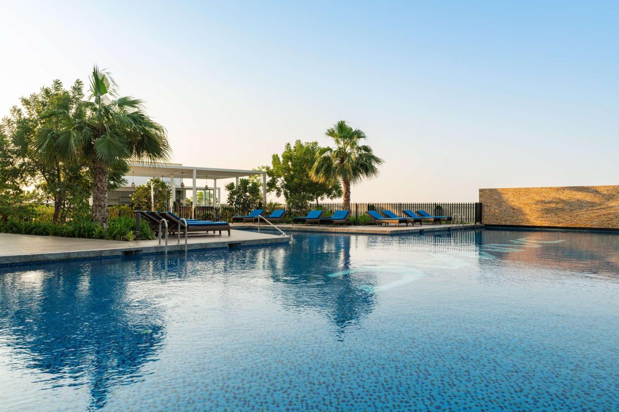 Radisson Dubai Damac Hills Hotel Eksteriør billede