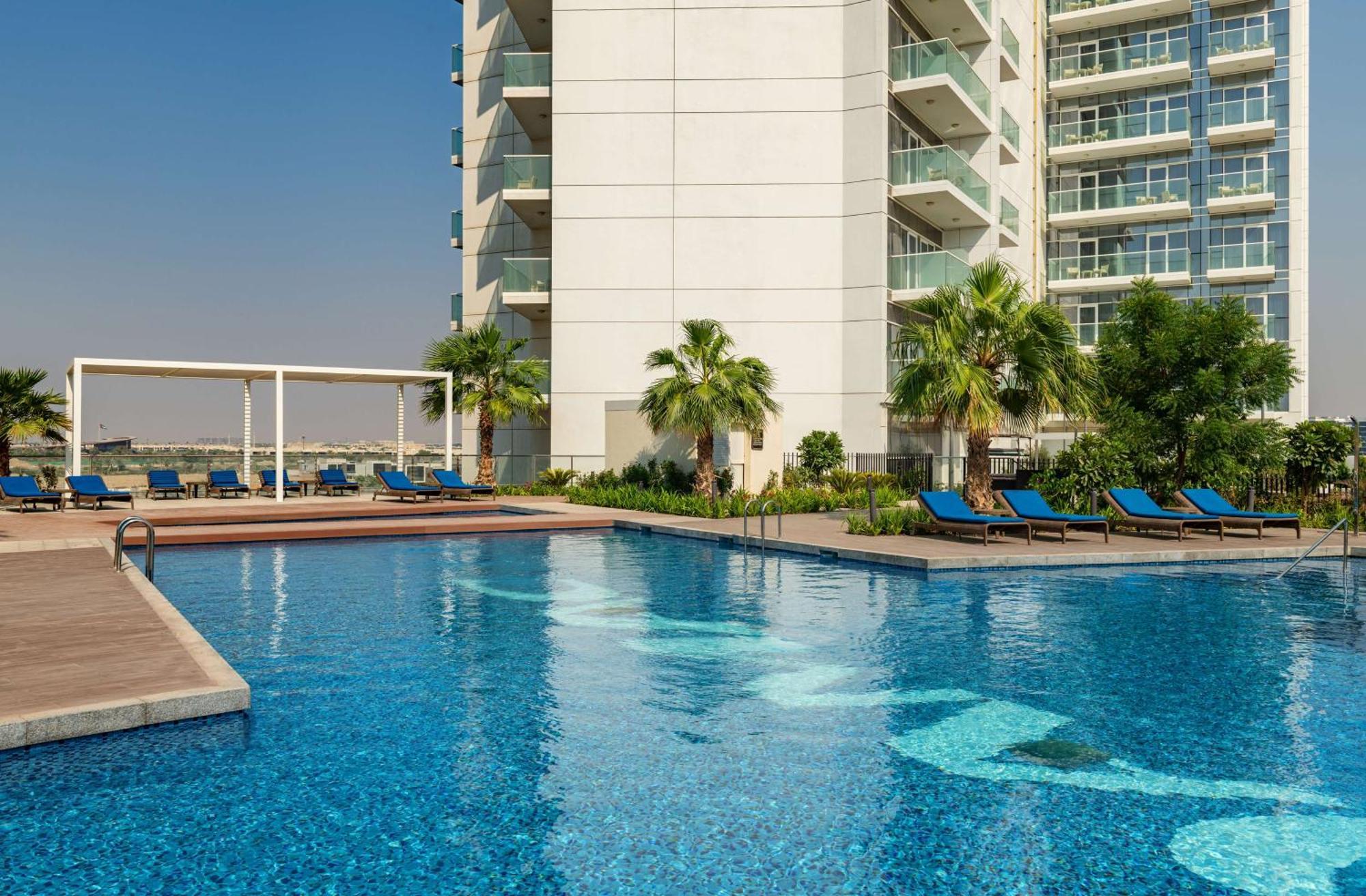 Radisson Dubai Damac Hills Hotel Eksteriør billede