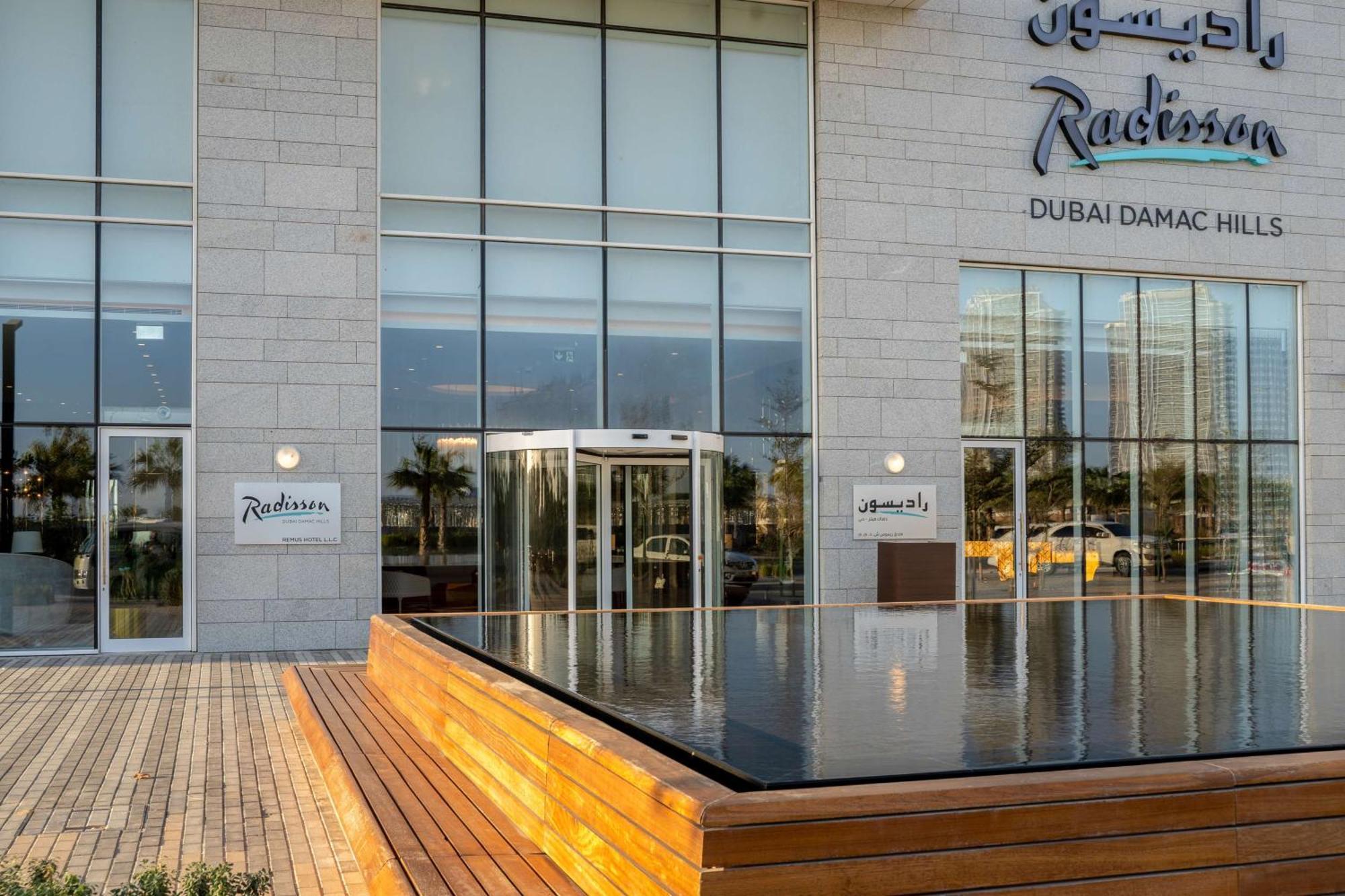 Radisson Dubai Damac Hills Hotel Eksteriør billede