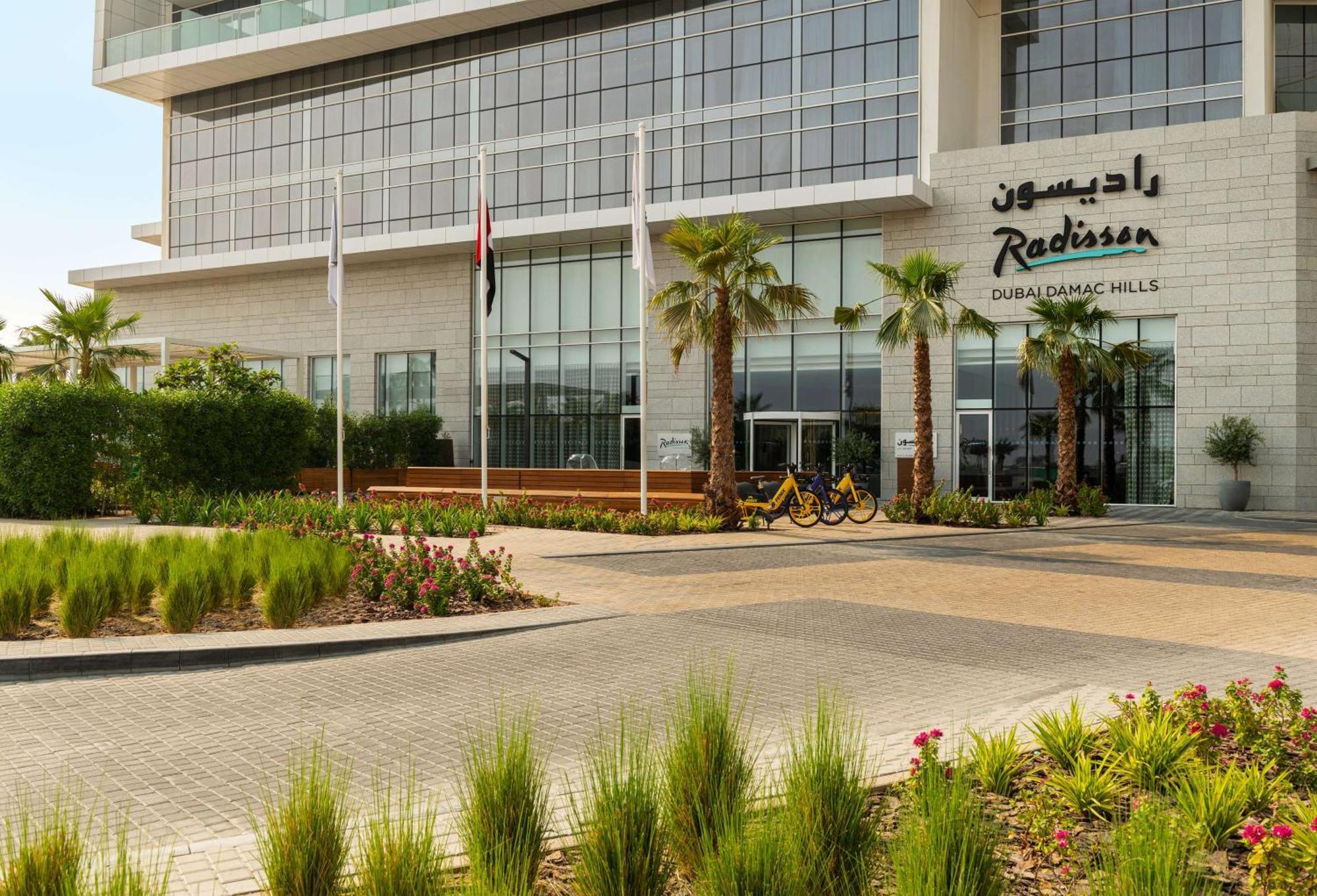 Radisson Dubai Damac Hills Hotel Eksteriør billede