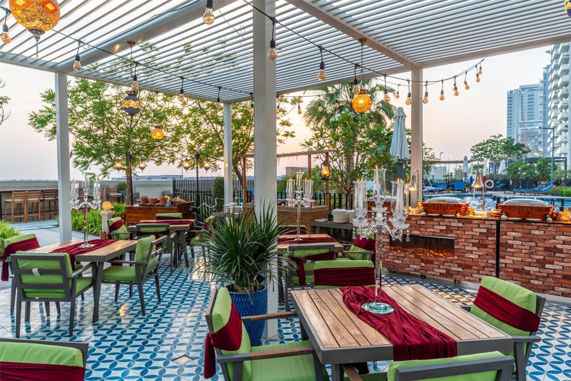 Radisson Dubai Damac Hills Hotel Eksteriør billede