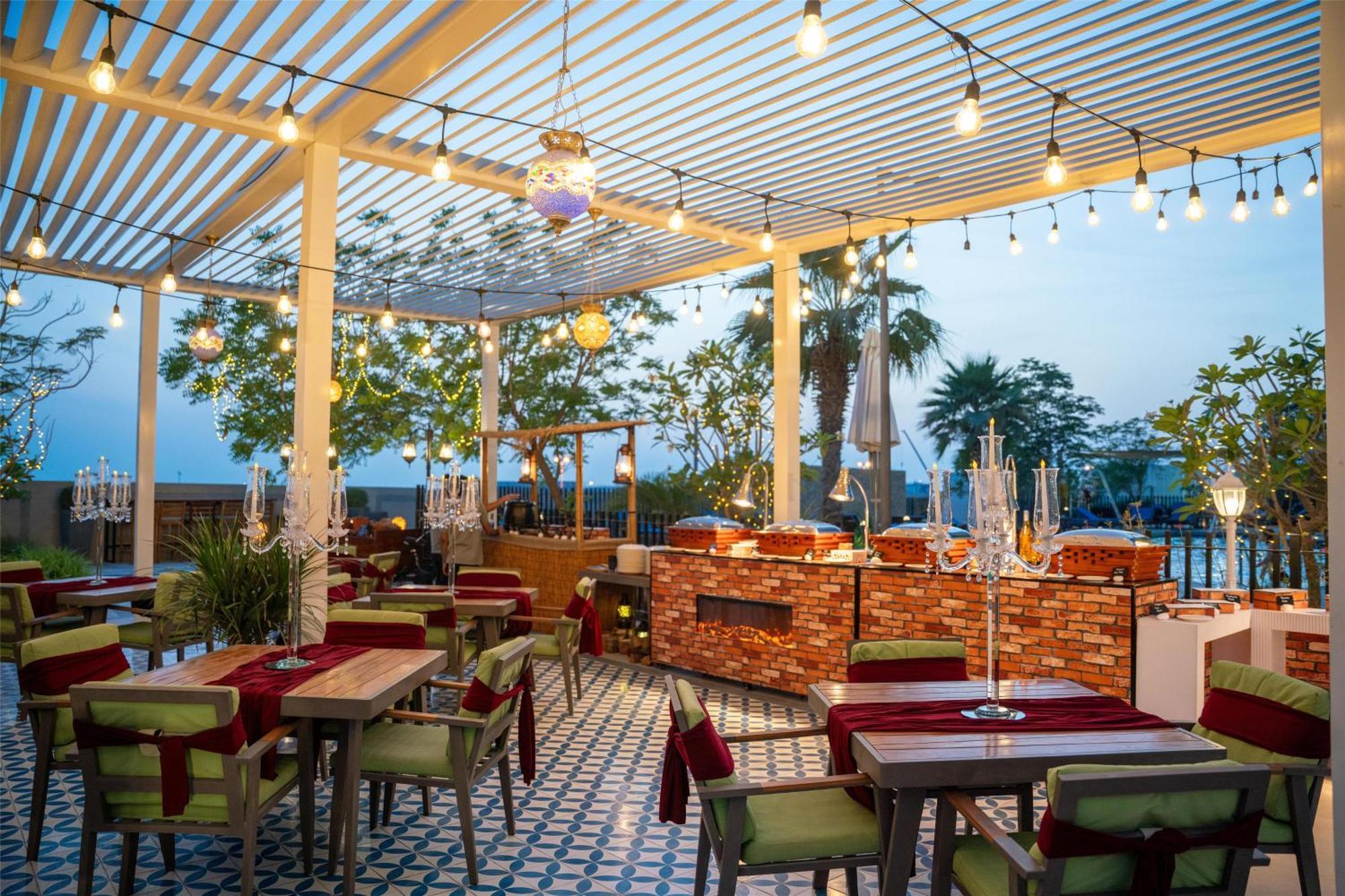 Radisson Dubai Damac Hills Hotel Eksteriør billede