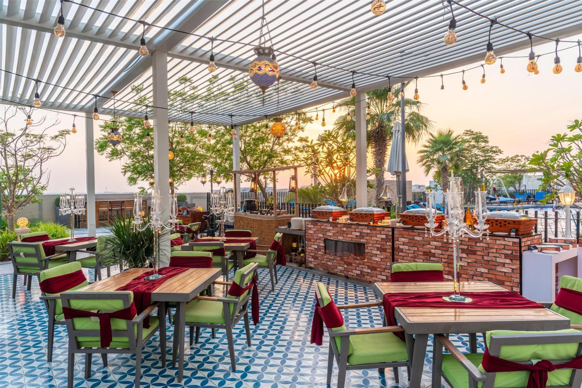 Radisson Dubai Damac Hills Hotel Eksteriør billede